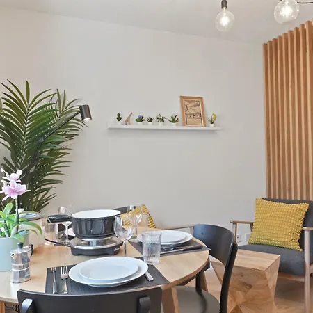 Elegant Studio, Proche Des Bains & Nature Apartman